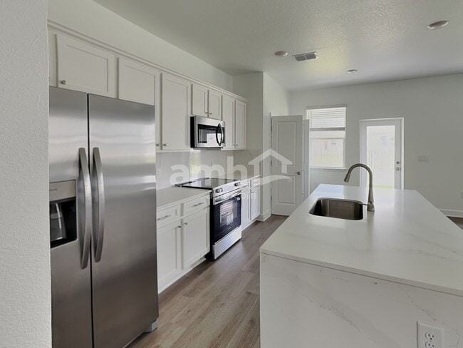 Building Photo - 16421 Cheyanne Ct