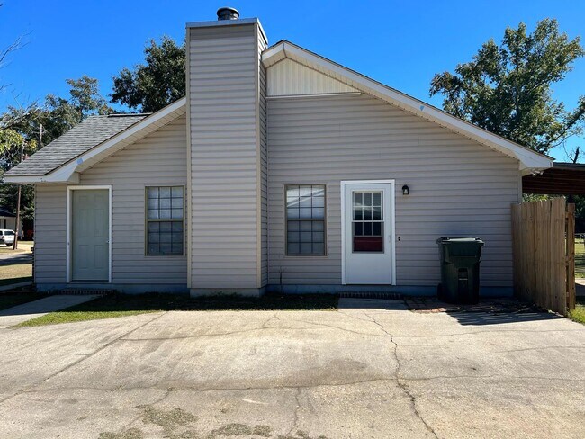 Building Photo - 3BR/2BA Available in Dothan, AL!