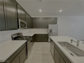 Building Photo - 333 Laurel Peak Dr