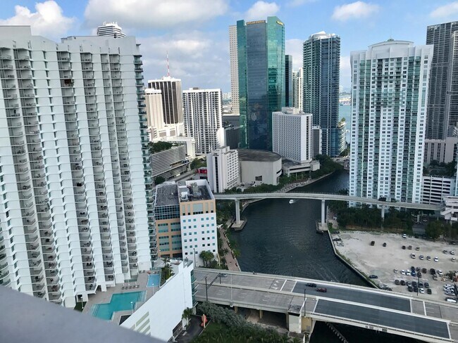 Foto del edificio - 92 SW 3rd St