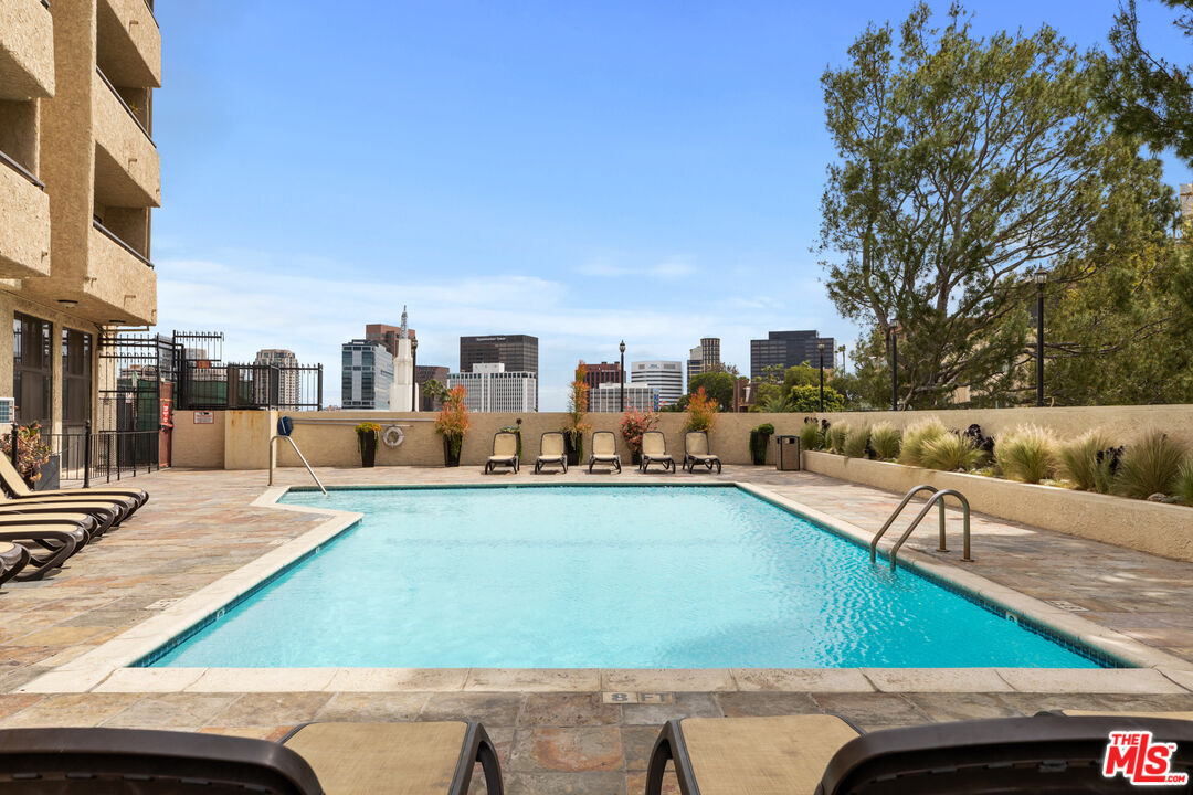 Foto principal - 10982 Roebling Ave