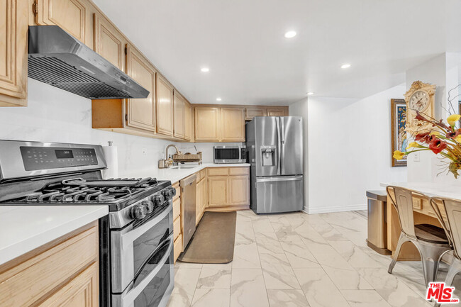 Foto del edificio - 4542 Willis Ave