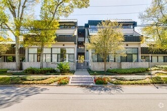 Building Photo - 2540 W Palm Dr