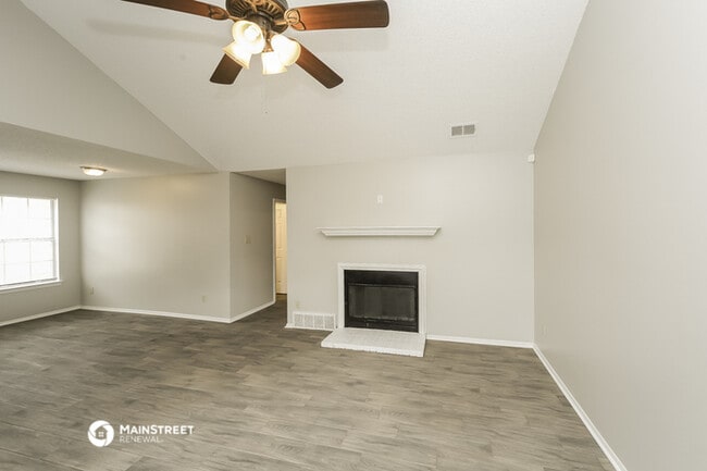 Building Photo - 4557 Summer Creek E