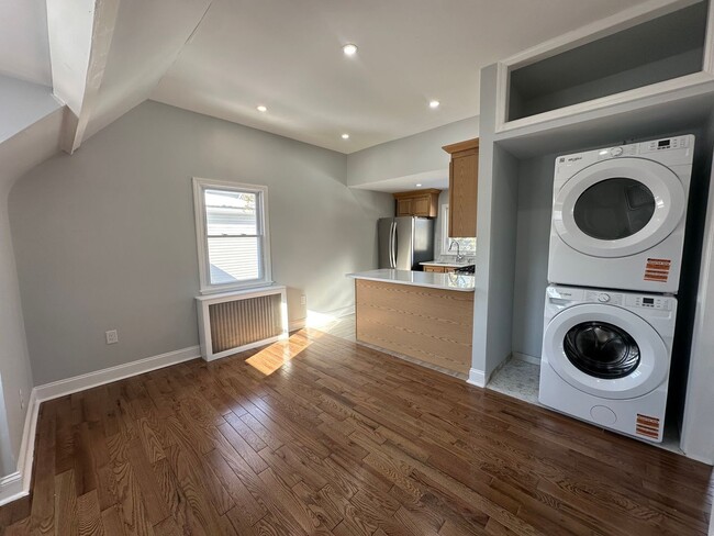 Building Photo - 10-05 2nd St