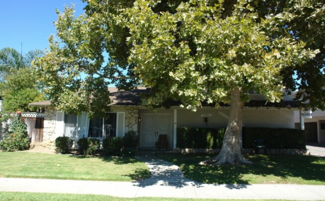 Front - 1775 De Marietta Ave