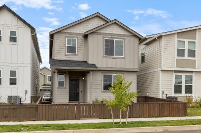 Foto principal - Charming 4-Bed McMinnville Home with Spaci...