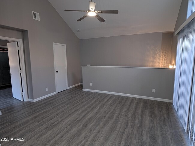 Building Photo - 1633 E Lakeside Dr