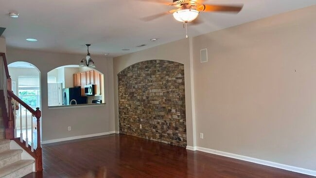 Foto del edificio - 100 Stratford Lakes Dr