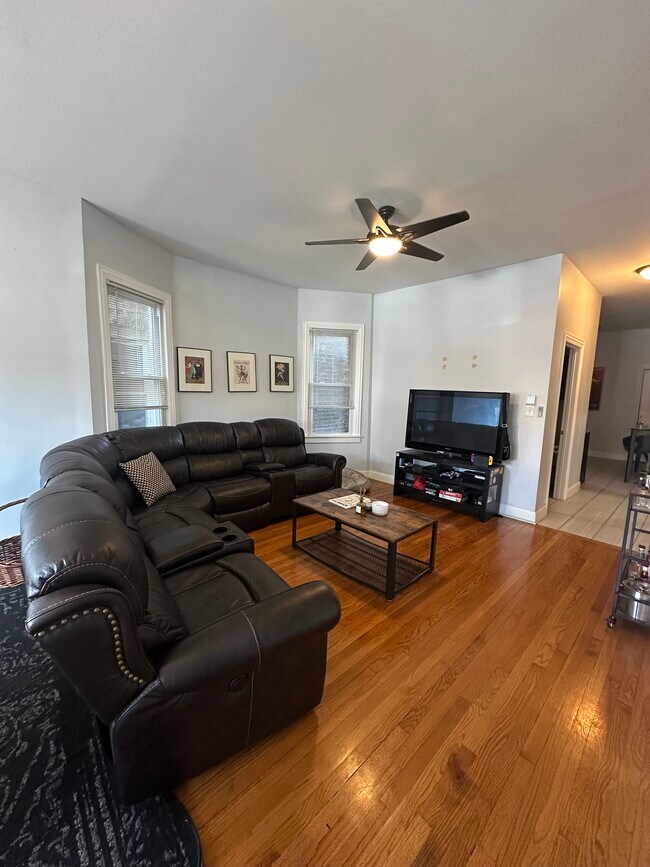 Sala de estar - 3643 W Diversey Ave