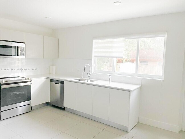 Foto del edificio - 2535 NE 193rd St