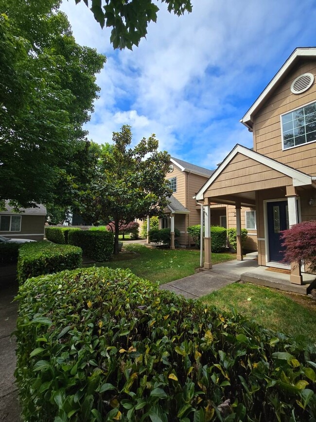 Building Photo - North Gilham Condo