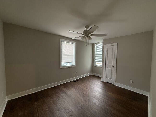 Dormitorio 1 - 30 E 4th St