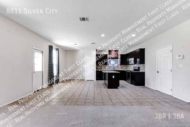 Foto del edificio - 8811 Silver City