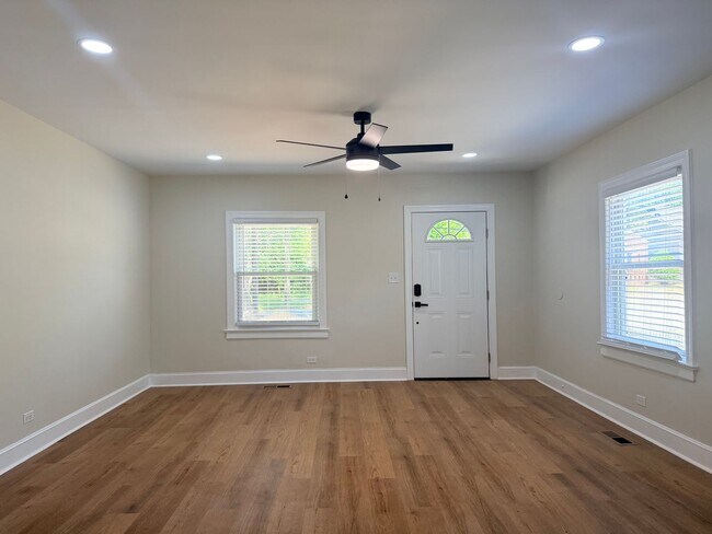Building Photo - 114 E Club Blvd