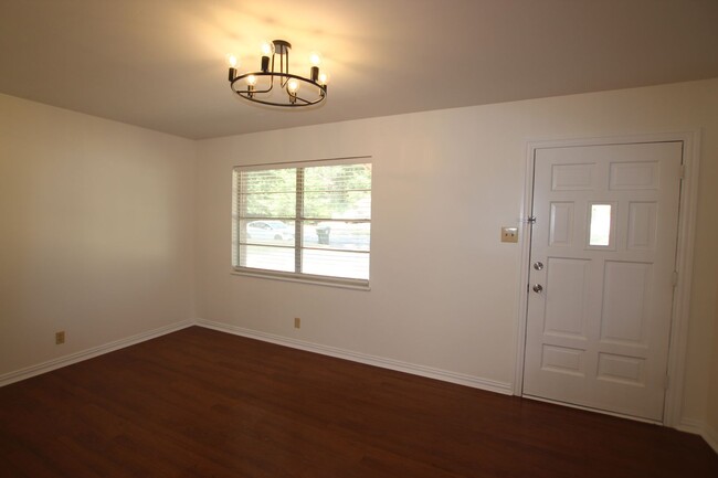 Foto del edificio - Spacious 3/1.5/2 in South Tyler!