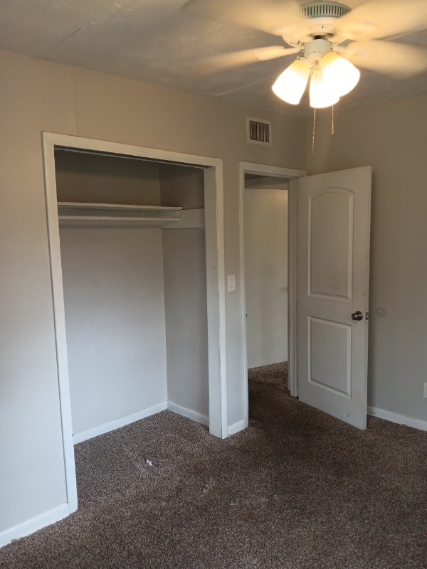 Foto del edificio - 1645 W 23rd St