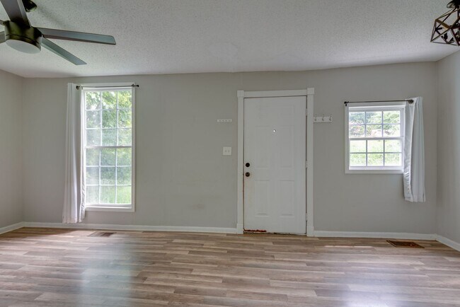 Foto del edificio - Charming 4BR/2BA Home in South Nashville –...