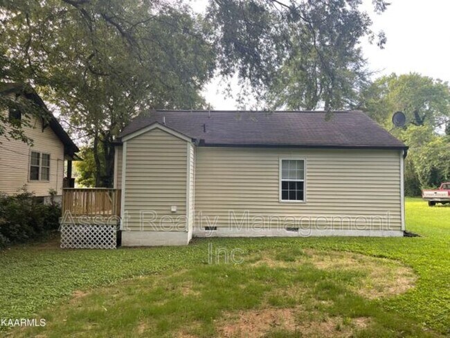 Building Photo - 4119 Porter Ave