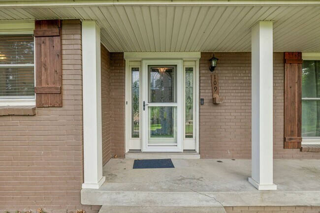 Building Photo - 109 Cloverdale Ct