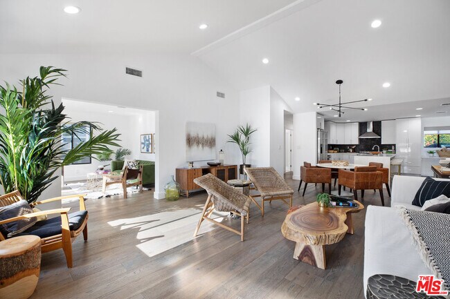 Foto del edificio - 3526 Kelton Ave
