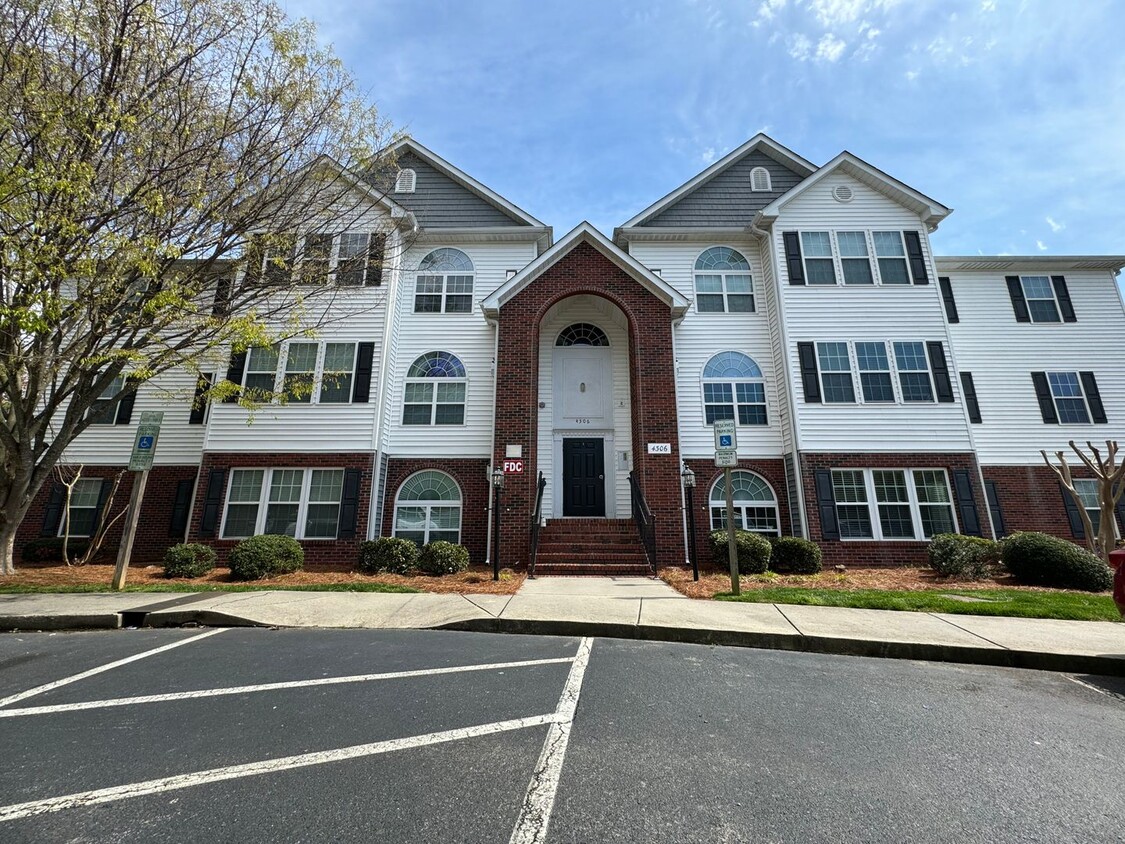 Primary Photo - 2BR 2BA Condo with Neighborhood Pool