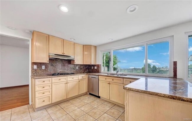 Foto del edificio - 22905 De Kalb Dr