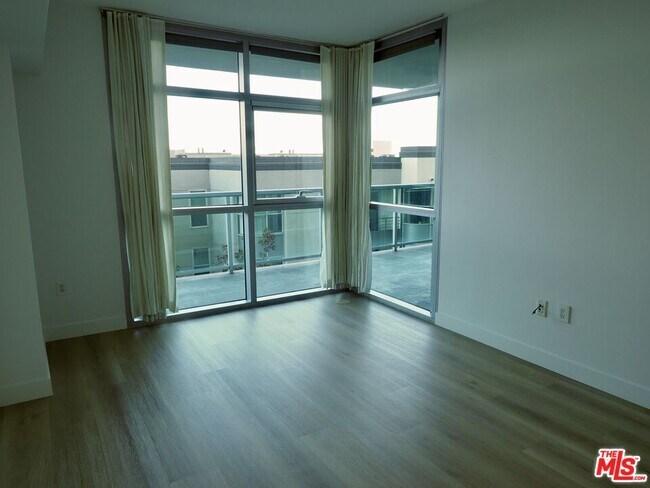 Foto del edificio - 13700 Marina Pointe Dr