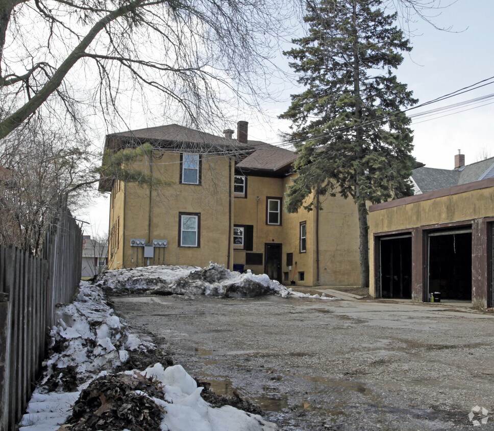 Building Photo - 606 Phoebe St