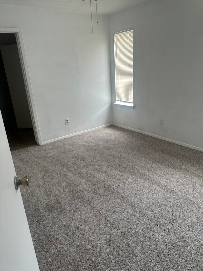 Foto del edificio - 1205 Dawson Cir