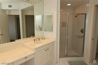 Building Photo - 8990 Bay Colony Dr