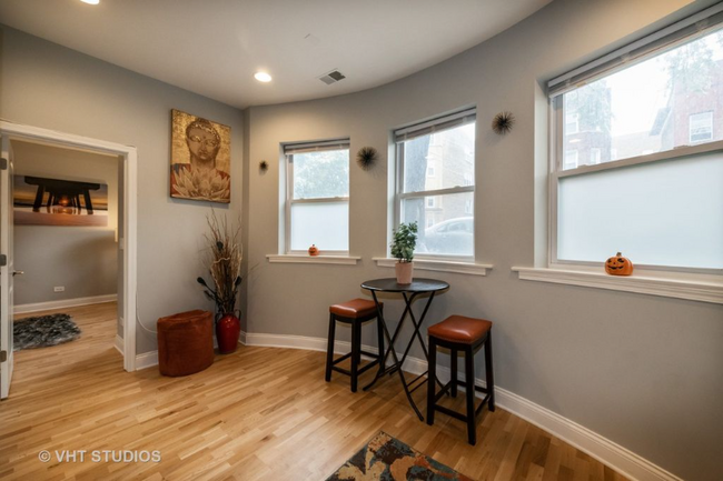 Building Photo - 7401 N Hoyne Ave