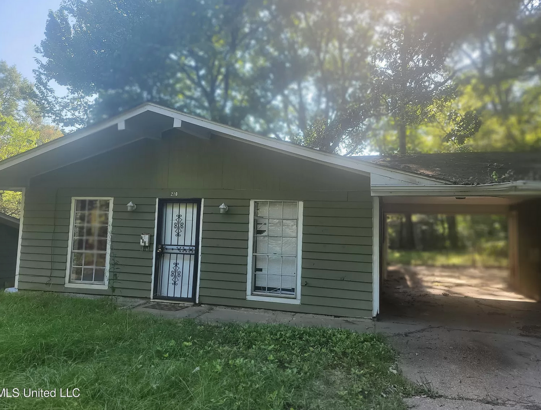 Primary Photo - HUD Friendly | 3 Bed 1 Bath | Completely R...