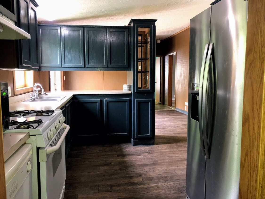 2490 S Woodland Trail, Warsaw, IN 46580 House for Rent in Warsaw, IN