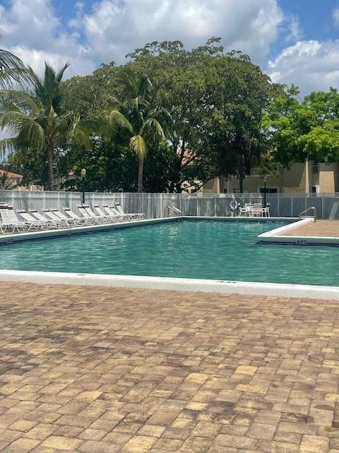 Foto del edificio - 1030 Twin Lakes Dr