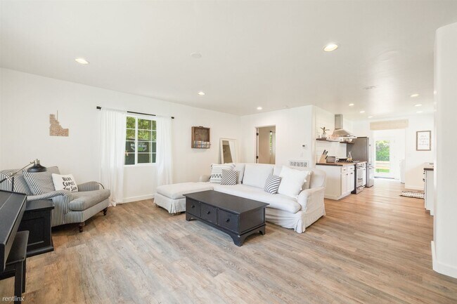 Building Photo - 2 br, 1 bath House - 414 West Linden Avenue #
