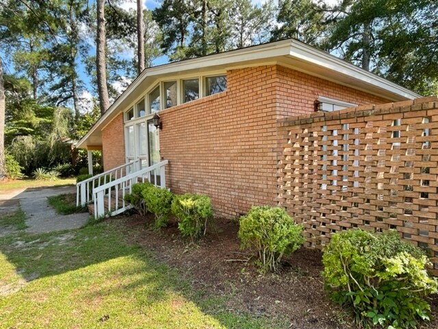 Foto del edificio - 303 Pinewood Dr