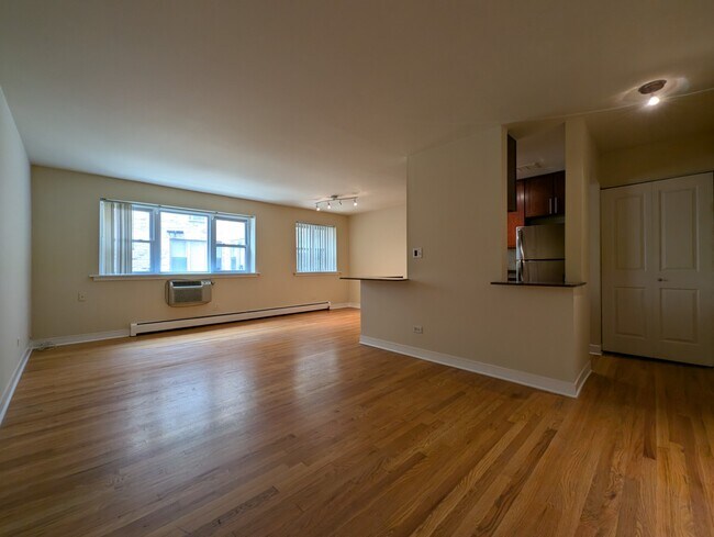 Building Photo - 625 W Wrightwood Ave