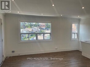 Building Photo - 75 Dunraven Dr