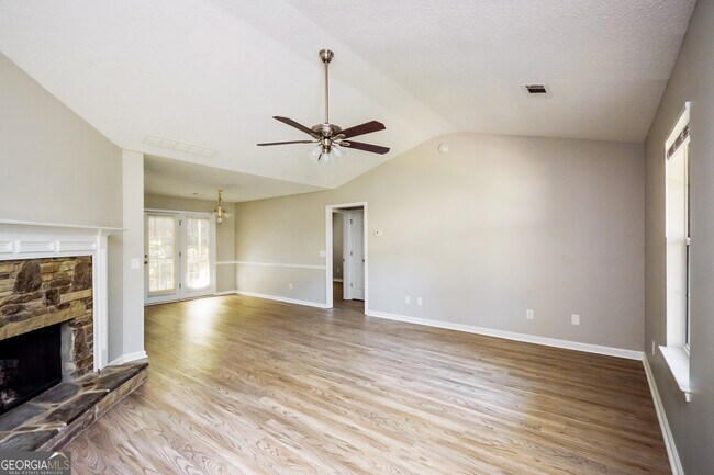 Building Photo - 120 Lakefront Dr
