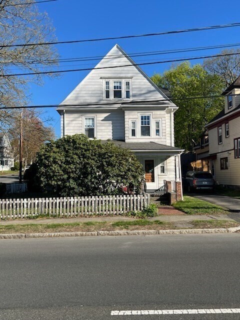 Foto del edificio - 208 Brush Hill Rd