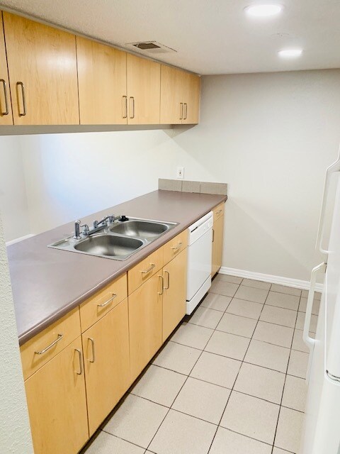 Building Photo - 13204 Candelaria Rd NE