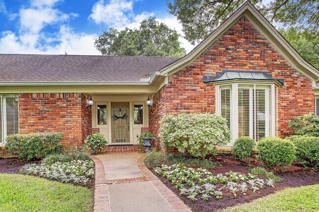 Foto del edificio - 6203 Valley Forge Dr