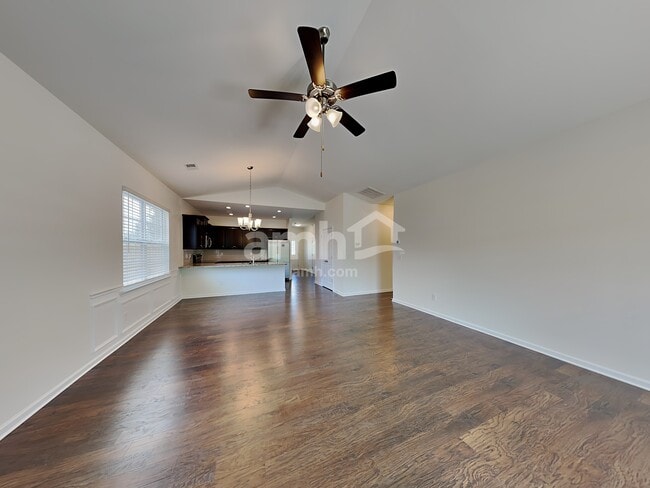 Foto del edificio - 553 Friar Park Ln