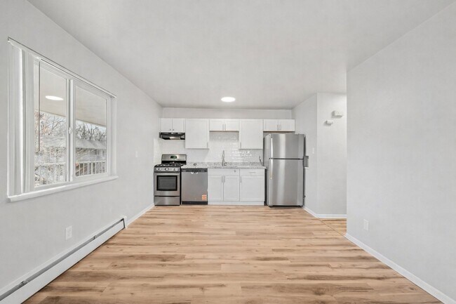Building Photo - 319-321 E Brookside St
