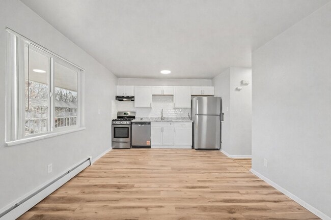 Building Photo - 319-321 E Brookside St
