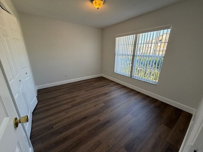 Foto del edificio - Great 4 Bedroom/2 Bathroom Home Available NOW!