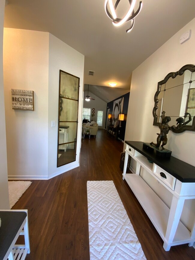 Foto del edificio - 2642 Dayview Ln