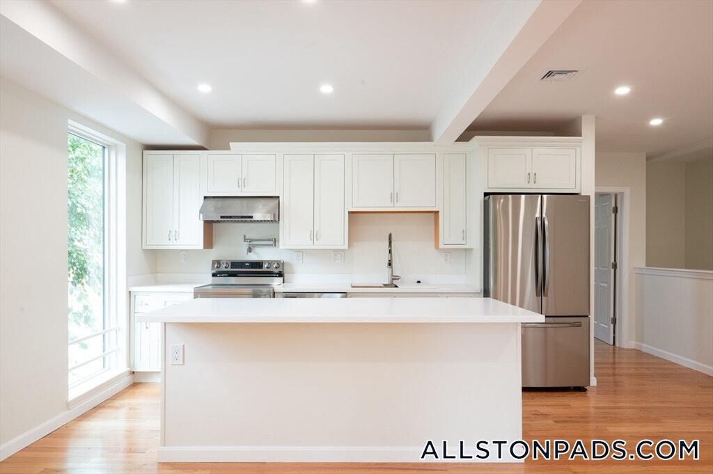 Foto principal - 171 Everett St
