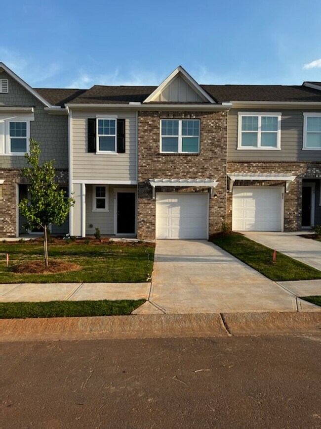 Foto del edificio - McDonough Townhome!